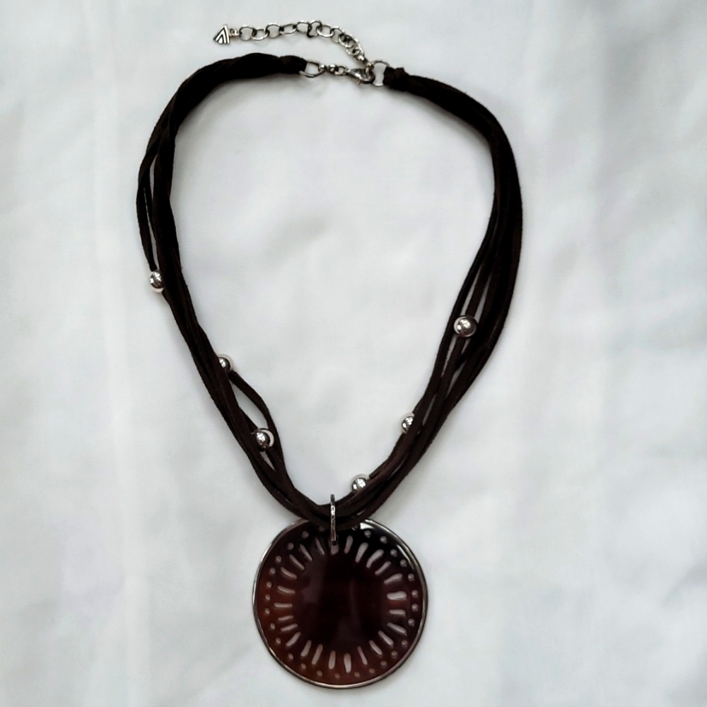 Silpada Designs brown carved lip shell necklace
